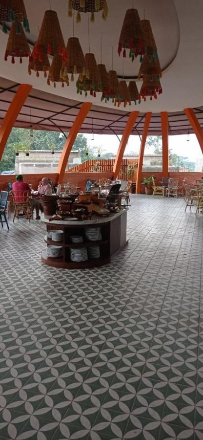 Dusun Semilir Hotel And Resort Semarang Exterior foto